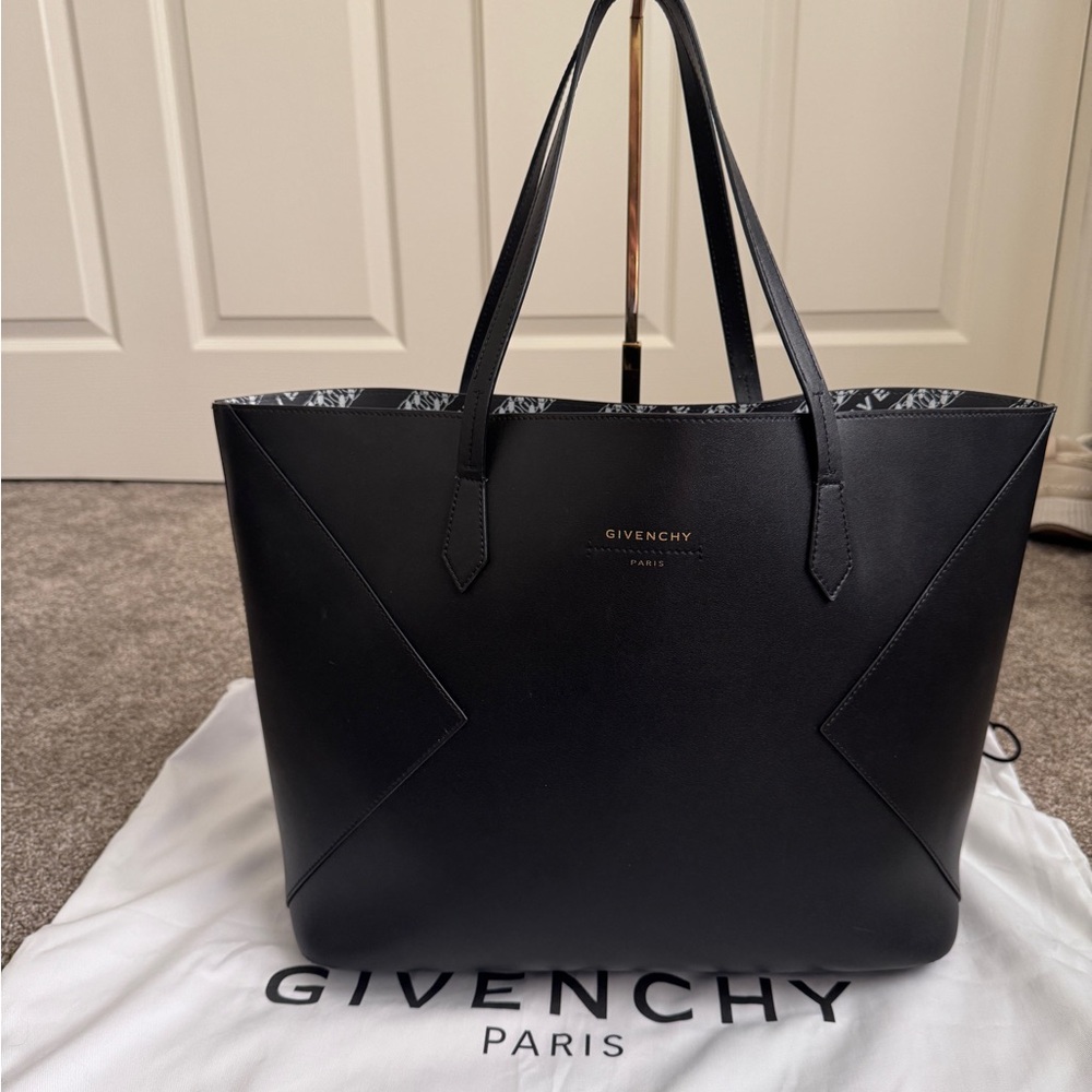 GIVENCHY Wing Smooth Leather Shopping Tote Bag